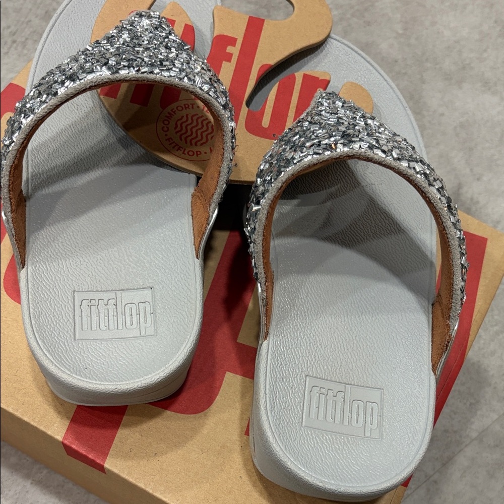 FitFlop “LuLu” Shimmer Foil Thongs size 6 - Picture 5 of 6